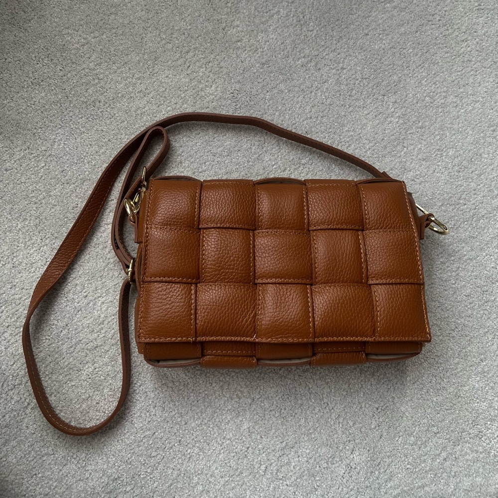 Chiaro Ferretti leather woven bag. Made in Italy
